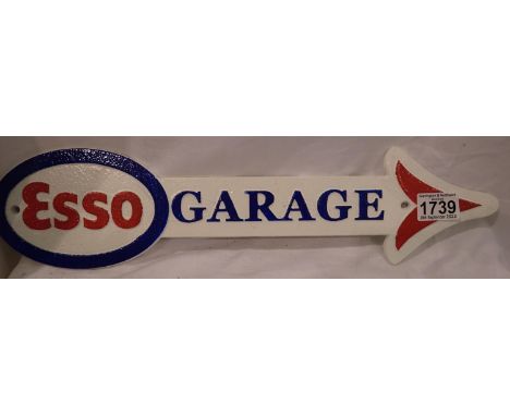 Cast iron Esso garage arrow, W: 45 cm. P&amp;P Group 2 (£18+VAT for the first lot and £3+VAT for subsequent lots) 