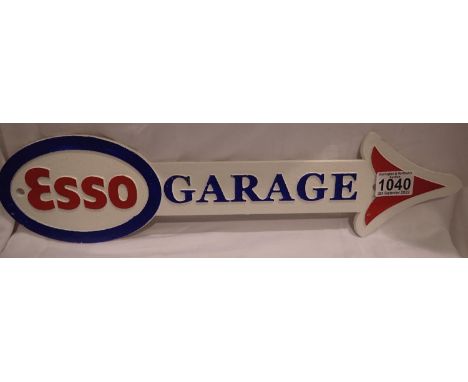 Cast iron Esso garage arrow, W: 45 cm. P&amp;P Group 1 (£14+VAT for the first lot and £1+VAT for subsequent lots) 