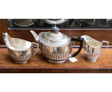 A three piece silver tea service, London 1894, maker Walter & John Barnard, gross weight approx 607 grms/19.43 ozt (3) 
