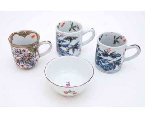  A Chinese tea bowl, English decorated with pretty floral sprays, c. 1750,  4. 5 cm high, 7.5 cm diameter, Provenance: Watney