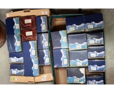 Twenty two boxed Tudor Mint Myth and Magic figures, including 3099 'Keeper of the Skull', 3194 'Friend or Foe', 3103 'Dragon 