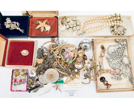 Vintage costume jewellery to include, paste necklace and earrings, enamel Golly brooch etc (qty)