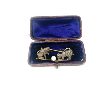 Rose diamond and pearl brooch, depicting playing kittens, gold back, silver front. Approximate Measurements: 44mm wide 