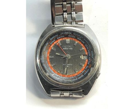 Vintage Seiko world time automatic Chronograph wristwatch 111168  6117-6400 watch is in working order glass has scratches and