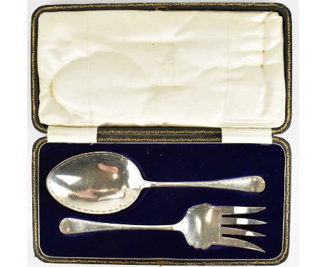 ALLEN &amp; DARWIN; a George V hallmarked silver case bread fork and serving spoon set, Sheffield 1922, combined approx. 6.2o