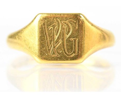 An 18ct gold signet ring initialled 'V P G', stamped 18, size P, approx. 5.4g.