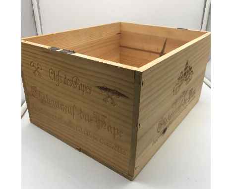 Vintage pine wine crate, Measures 18x33x26.5cm 