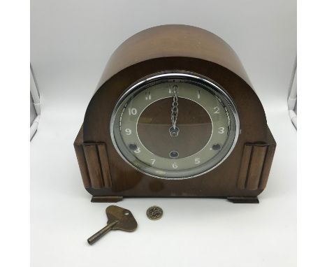 Perivale vintage mantel clock, In a running condition. Comes with key. 