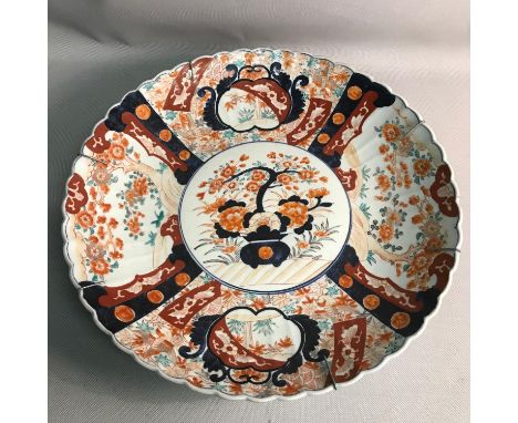 A late 19th/ Early 20th century large Japanese Imari hand painted scalloped edge wall charger, Measures 46cm in diameter 