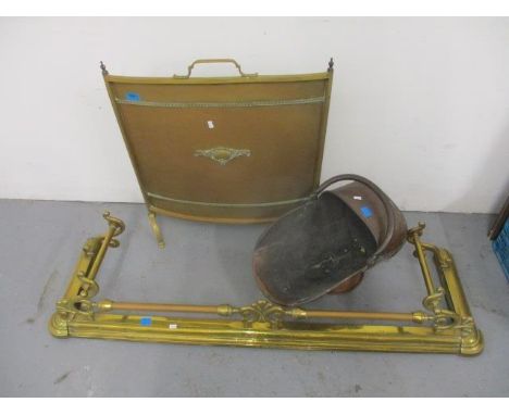 Hearth and fire related items to include an early 20th century brass fire curb, a copper coal scuttle and a brass fire screen