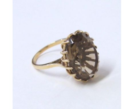 9ct. Gold Brown Quartz Set Cocktail Ring in basket setting size N 