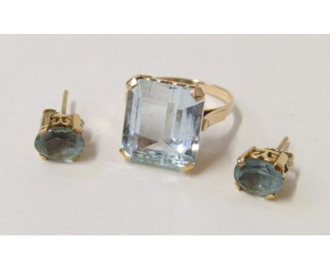 18ct. Gold Trap Cut Aquamarine Ring size M approx. 150mm x 120mm &amp; Pair Aquarmarine set yellow metal Stud Earrings 