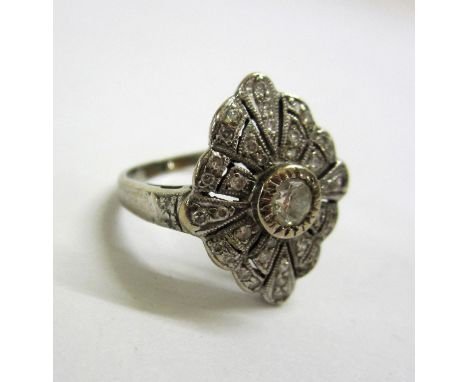 18ct. White Gold Art Deco Style Diamond Cocktail Ring size M 1/2 in Art Deco Bakelite Jewel Box 