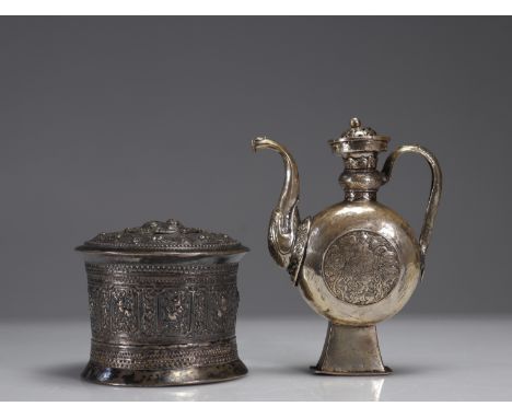 Lot of 2 silver objects covered box and teapot - Weight:  660 g - Region: Asia - Sizes: H 200 mm H 120 mm  - Condition detail