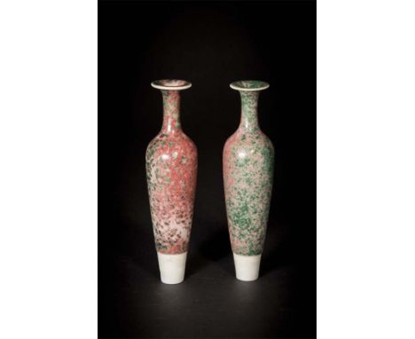 A Pair of Peachbloom Amphora Bottle with Kangxi Mark 康熙豇豆红柳叶瓶 高(Height)：18cm 