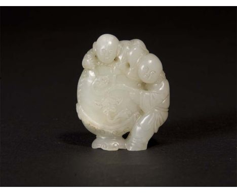 Jade Caving of Two Boys Playing Drum 玉两小孩打鼓 重(Weight)：45g 