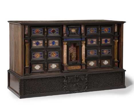 Cabinet; Italy, 17th century.Wood, lapis lazuli, agate, jasper marble, bronze and silver.It shows faults, restorations and lo