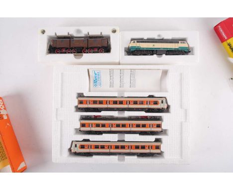 A Rowa 1401 Oldtimer-E-Lok locomotive, together with a Roco BR 420-421 three-car set and a Fleischmann 4933 locomotive, all i
