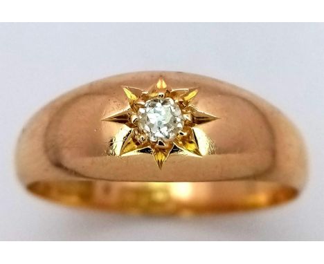 AN ANTIQUE 18K YELLOW GOLD GYPSY STYLE DIAMOND RING, WITH AN OLD CUT DIAMOND, WEIGHT 3.8G SIZE Q, HALLMARKED BIRMINGHAM 1912,