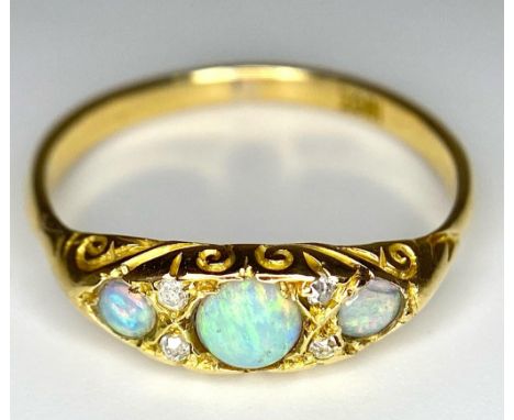 A VINTAGE 18K YELLOW GOLD DIAMOND &amp; OPAL RING, 2.5G SIZE Q, REF SC 4094 