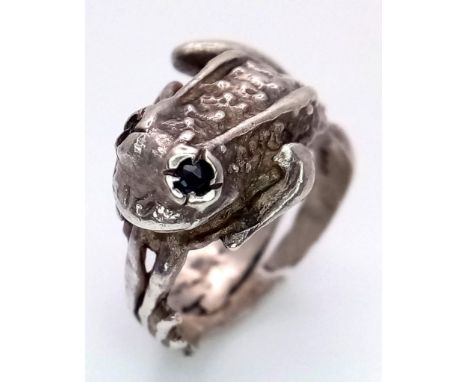 A vintage sterling silver frog ring. Total weight 4G. Size F.