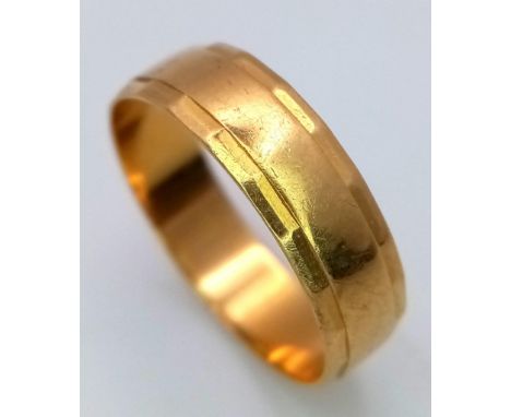 An Vintage 18K Yellow Gold Band Ring. 6mm width. Full UK hallmarks. Size Q. 3.25g weight. 