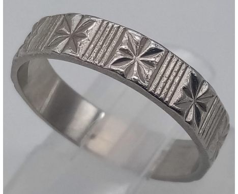 A PATTERNED PLATINUM BAND RING .  4.6gms   size N 