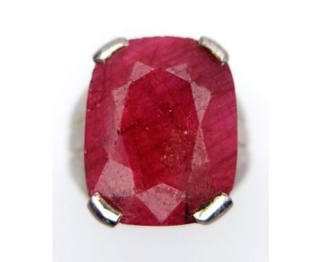 A Vintage 925 Silver Ruby Ring. Size T. 12.4g weight. Comes with a case. 