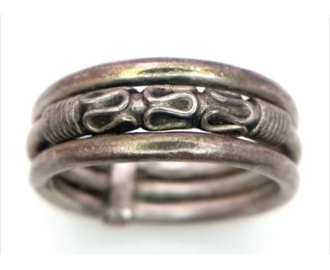 A vintage 925 silver rope designed triple band ring. Total weight 3.8G. Size N. 