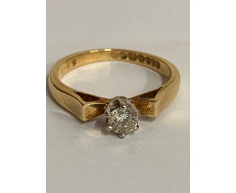 18 carat YELLOW GOLD and DIAMOND SOLITAIRE RING. Fully hallmarked and complete with Jewellers ring box.2.49 grams. Size I - I