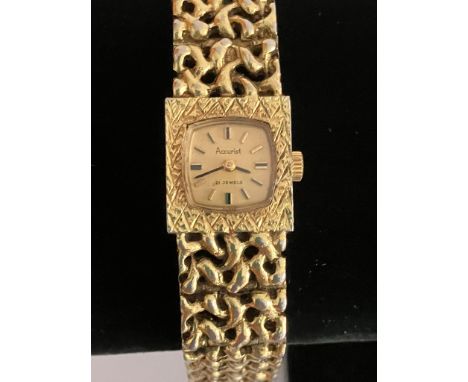 Ladies Vintage 1960/70’s  ACCURIST WRISTWATCH in Gold Tone. Square face model showing 21 jewels Swiss. Attractive bracelet st