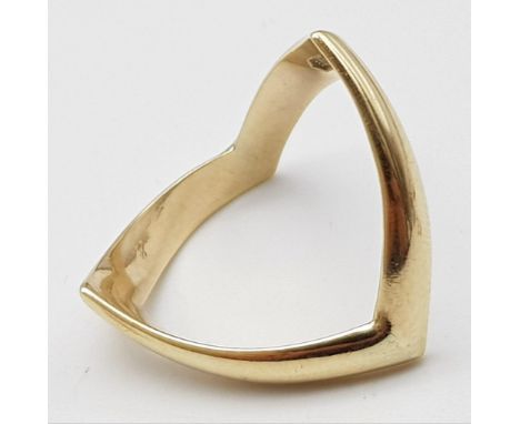 A 9K GOLD WISHBONE RING .  4gms   size S 