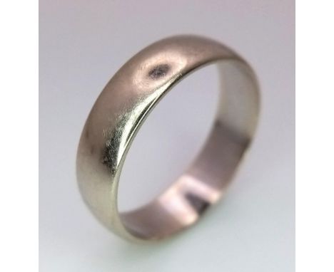 A 18K white gold 4mm Wedding Band Ring , 3.6g, size M 1/2ref: SH1309I 