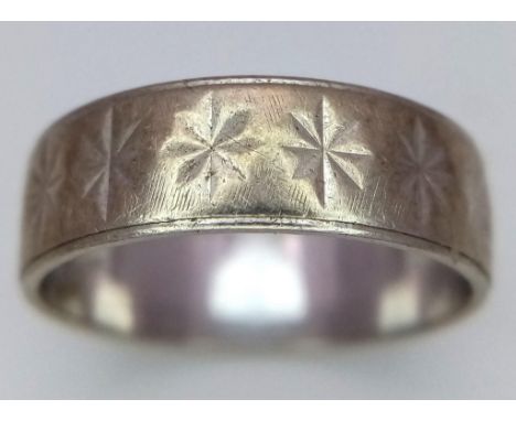 A Vintage White Gold Band Ring with Geometric Pattern. Size N. 3.55g weight.