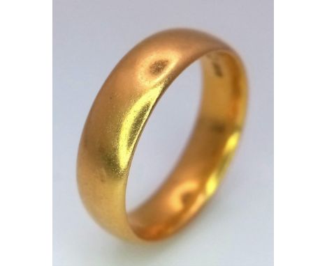 A 22K GOLD BAND RING . 6.6gms size M