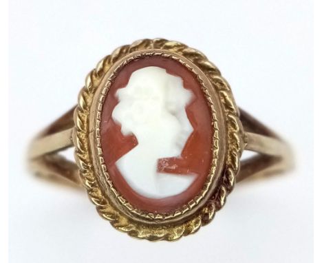 A Vintage 9k yellow Gold Small Cameo Ring. Size I. 1.26g weight. 