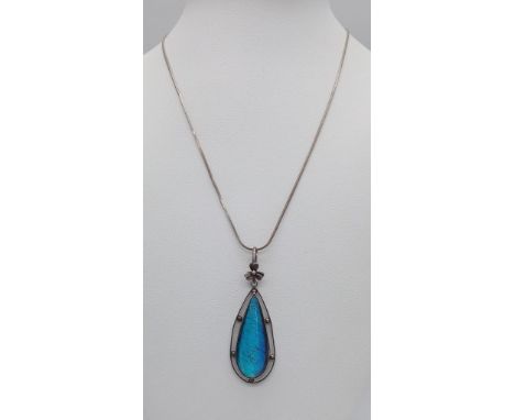 A vintage silver tear drop Labradorite pendant on silver chain. Total weight 6.25G. Total length 41cm. 