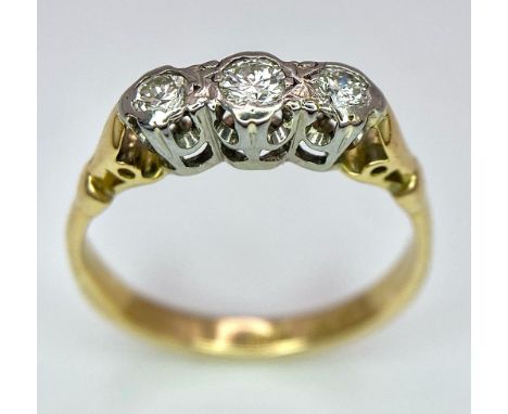 A VINTAGE 18K YELLOW GOLD &amp; PLATINUM 3 STONE SET DIAMOND RING, WEIGHT 2.3G SIZE I, APPROX 0.20CT DIAMONDS, REF SC 4113 