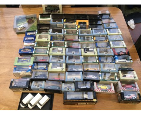 A collection of boxed diecast vehicles including 1:72 scale Oxford etc