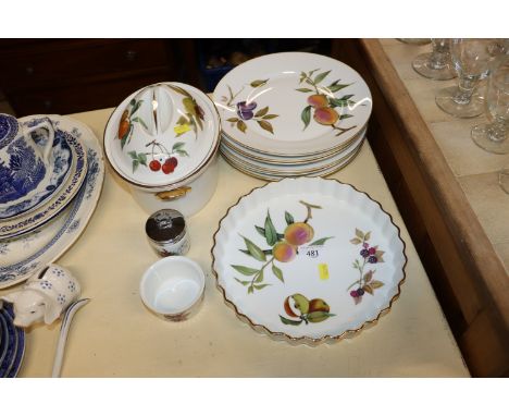 A quantity of Royal Worcester "Evesham" dinner and ovenware