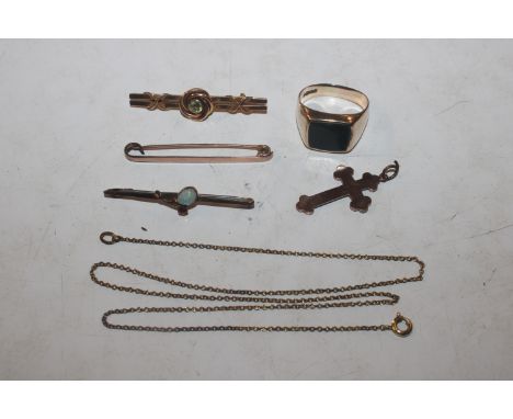A 9ct gold bloodstone set ring, ring size T approx. weight 6g total weight, a 9ct gold crucifix hung to yellow metal chain, t