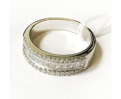 18 CT. WHITE GOLD HALF ETERNITY DIAMOND RING - TOTAL DIAMOND CONTENT = 1 CARAT - RING SIZE Q