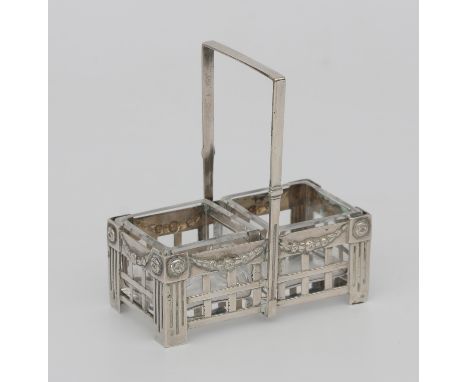  A 800 silver condiment set with flower festoons and glass liners, Germany, first quarter 20th century. H. 8,7 cm.