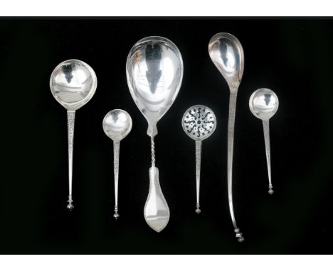  Six Dutch silver miscellaneous cutlery parts, including a compote spoon, a rice serving spoon and a sugar sprinkle spoon. Ma