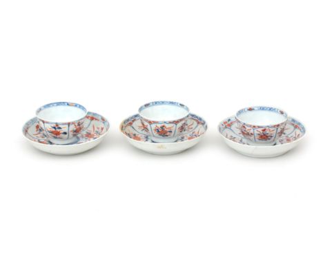  Three Chinese porcelaine Imari cups and saucers with flower decoration, Qianlong, second half 18th century. Crack in one sau