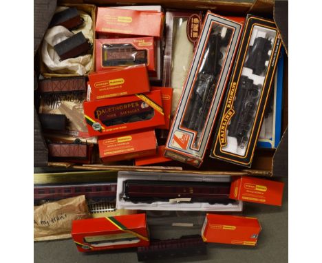 OO Gauge Assorted Railway Items including two white metal kit built locomotives and tenders with another similar tank engine,