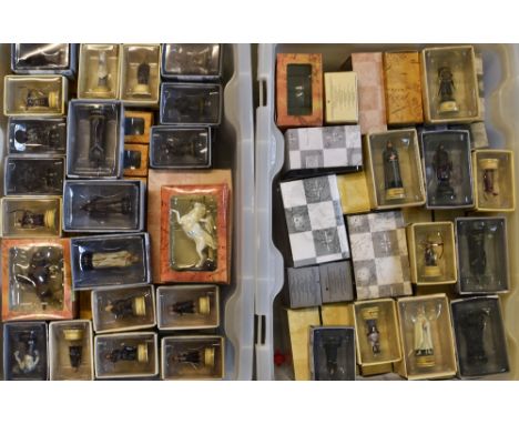 Large Collection of New Line Cinema Lord of the Rings Lead Figures all in original boxes with associated magazines. 5 Boxes.