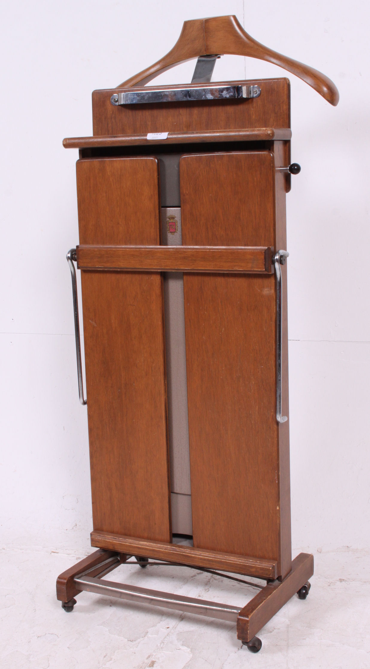 A vintage Corby of Windsor gentlemans trouser press / Valet. 105cm H
