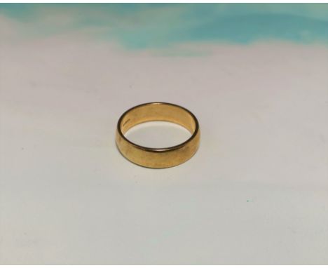 A 9 carat hallmarked gold wedding ring, 6 gm