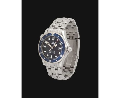 A Mid-Size Stainless Steel Calendar Centre Seconds Wristwatch, signed Omega, model: Seamaster Professional, 300m/1000ft, circ